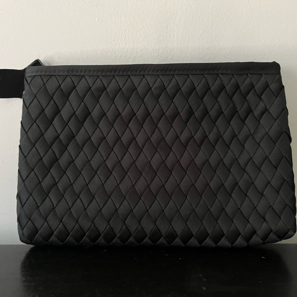 Genie Made in Macau Black Quilted Carry Bag- 9.5” l X 6.5” h- Like new!